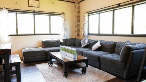 Posezení v ubytování Rivers Edge Lofts - Unit 6