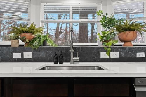 Φωτογραφία από το άλμπουμ του NEW Cozy 3BR Home - Gym, Game Room & Prime Location σε Rochester Hills