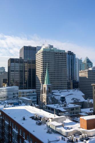 Pemandangan umum bagi Montreal atau pemandangan bandar yang diambil dari hotel