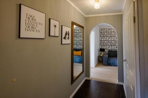 a hallway with a mirror and a bedroom at UNiQE I Luxuriöses 145qm Apartment in Feldafing