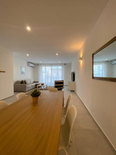 Swieqi Malaika New Apt 7にあるテレビまたはエンターテインメントセンター