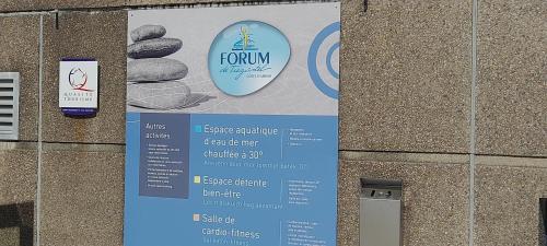 a sign on the side of a building at Ker gwelanig in Trégastel