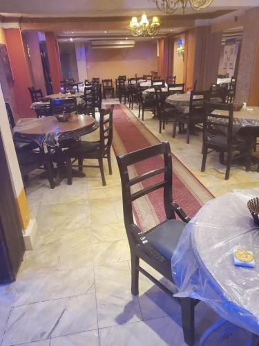 Un restaurant u otro lugar para comer en Dreamers Hotel
