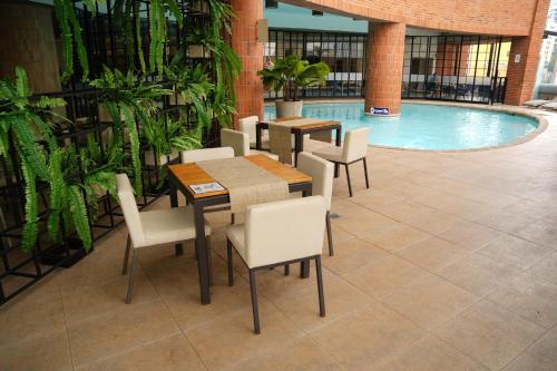 A piscina localizada em Hotel Dann Carlton Cali ou nos arredores