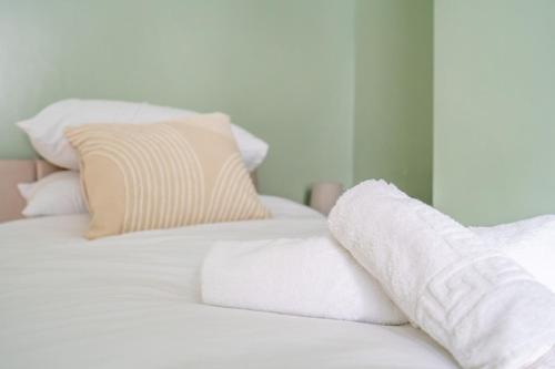 a white bed with white sheets and pillows at Edinburgh Street House 3 Bed, 4 Guest in Goole