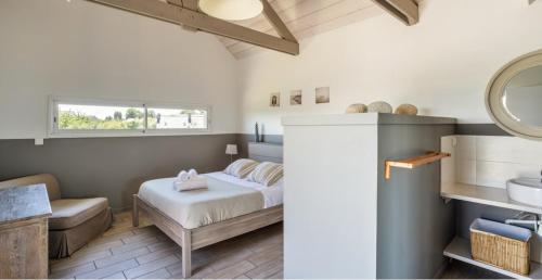 En eller flere senge i et værelse på Villa d'architecte piscine intérieure 12 personnes