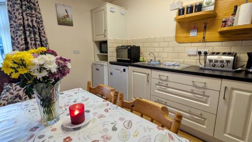 Kuchyň nebo kuchyňský kout v ubytování Skellig View Sunset Cliffs View Apartment