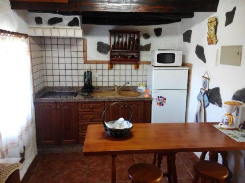 Η κουζίνα ή μικρή κουζίνα στο Casa Rural Los abuelos, El Hierro, Frontera