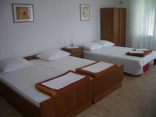 Katil atau katil-katil dalam bilik di Apartmani Rozić Zaostrog