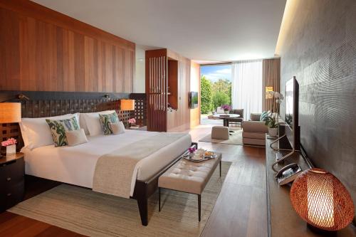 Giường trong phòng chung tại Mandarin Oriental, Bodrum