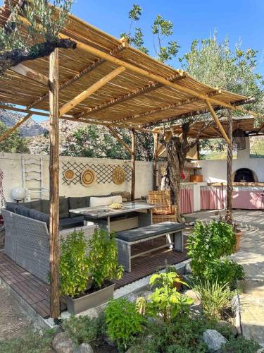 Κήπος έξω από το Myrtia - Cretan Guest House
