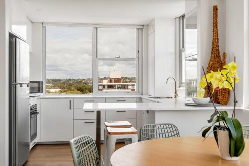 Fotografie z fotogalerie ubytování Stunning Beachfront penthouse-Beach District Views v destinaci Sydney