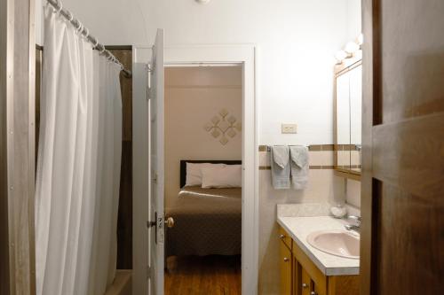 Katil atau katil-katil dalam bilik di East Side Motel & Cabins