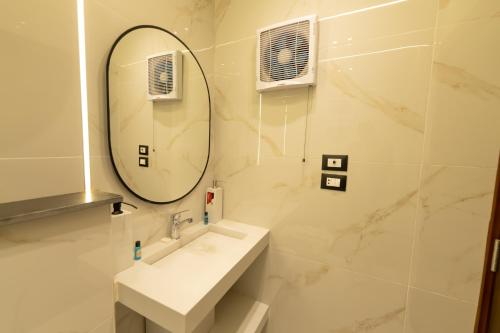 Un baño de The Muse Pyramids Lodge