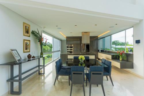 Gallery image of Next Level Luxury Pereira House Pool and Cinema with a Built Area of 850 m2 on a 3600 m2 Lot in Pereira