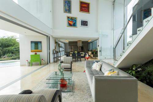 Gallery image of Next Level Luxury Pereira House Pool and Cinema with a Built Area of 850 m2 on a 3600 m2 Lot in Pereira
