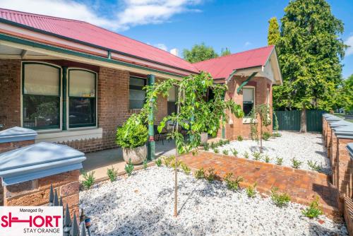 a house with a garden in front of it at King & Queen Bed - Apartment on Summer Near Cook Park in Orange