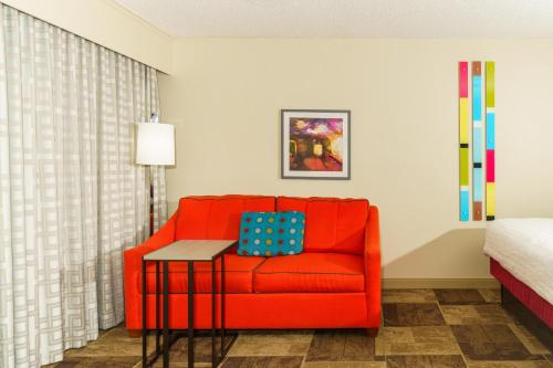 Χώρος καθιστικού στο Hampton Inn Hutchinson