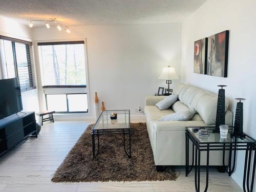Гостиная зона в BAY TREE gorgeous condo in Little River