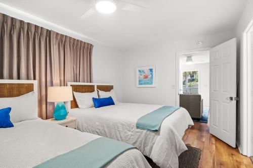 Ένα ή περισσότερα κρεβάτια σε δωμάτιο στο Beach Nest 3 Stylish Condo 2Min Walk to Beach