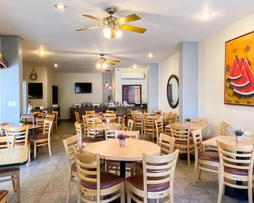 Μια τηλεόραση ή/και κέντρο ψυχαγωγίας στο Comfort Inn Tampico