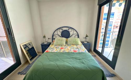 En eller flere senge i et værelse på TorreAguiló Urbanización con Piscina Gym y Padel