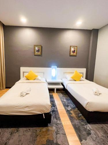 Postel nebo postele na pokoji v ubytování Lovita Hotel Kuantan