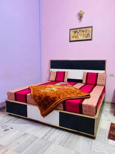 Un lugar para sentarse en Hotel Best Stay Near By Bus And Railway Station