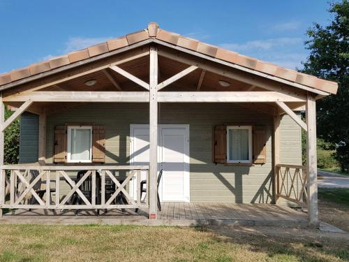 Chalet 2 Chambres avec Piscine Chauffée Près du Lac du Jaunay, Idéal Familles - FR-1-783-7