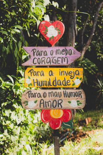 a sign that saysarma a new garden and karma a new human embrace at Chalé Recanto do Vale pomerode in Pomerode