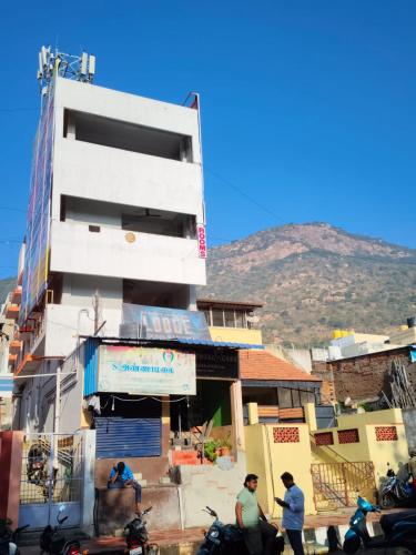 Fotografie z fotogalerie ubytování Arunachala Mansion v destinaci Tiruvannamalai