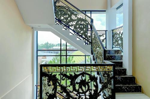a stairway with a view of a window at RedDoorz Premium at Hotel Riyadi Syariah in Gunungcupu