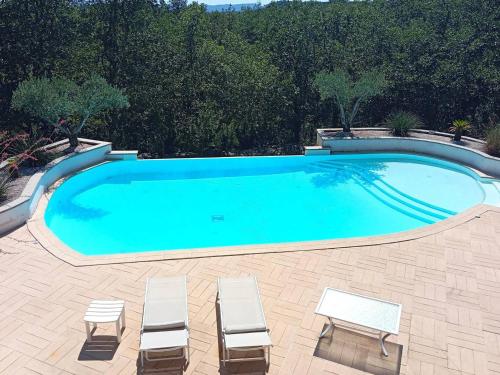 Imagen de la galería de Villa T6 en Ardèche avec Piscine et Animaux Acceptés - FR-1-382-220, en Saint Alban Auriolles