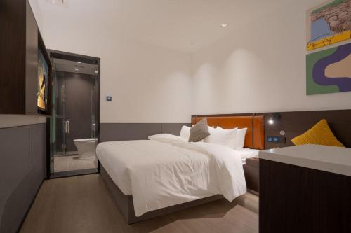 Postel nebo postele na pokoji v ubytování Mcsrh Hotel-Hangzhou Xihu