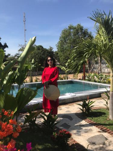 a woman standing in front of a swimming pool at My Anh Garden in Ấp Thiẹn Ái
