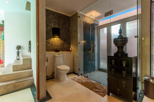 Extraordinary BaliStyle Villa in Bophut Hills with Prime Location tesisinde bir banyo