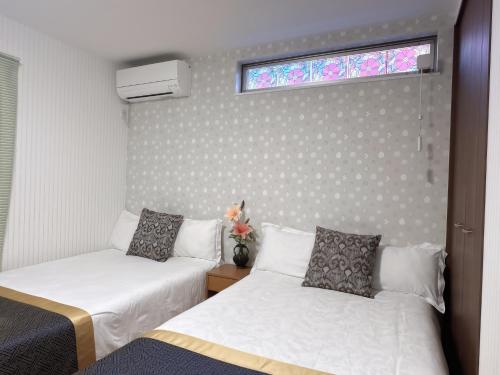 101 Osaka Ruyi House can accommodate 4 people