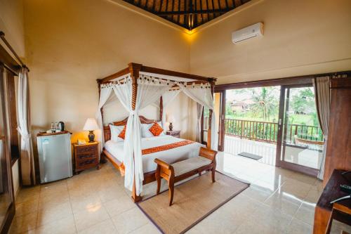 Postel nebo postele na pokoji v ubytování Sri Aksata Ubud Resort