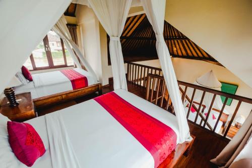 an overhead view of two beds in a room at Sri Aksata Ubud Resort in Ubud