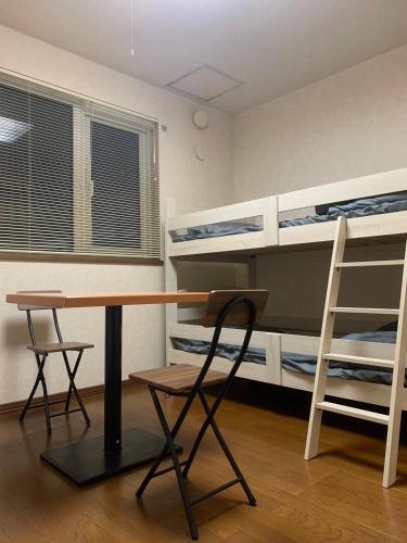 a room with a desk and two bunk beds at TrainLineField in Tōbetsu