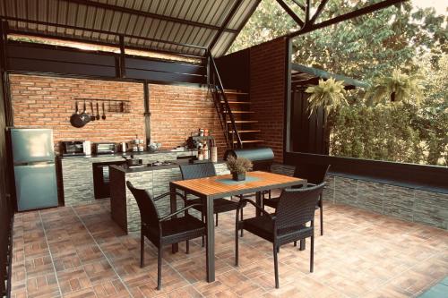 Balkoni atau teres di 98 Mae Ram Residence
