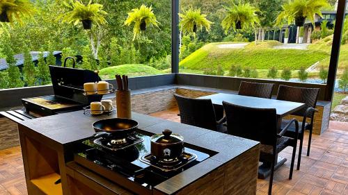Taman di luar 98 Mae Ram Residence
