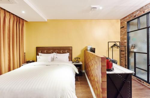 Ein Bett oder Betten in einem Zimmer der Unterkunft Hotel The Class
