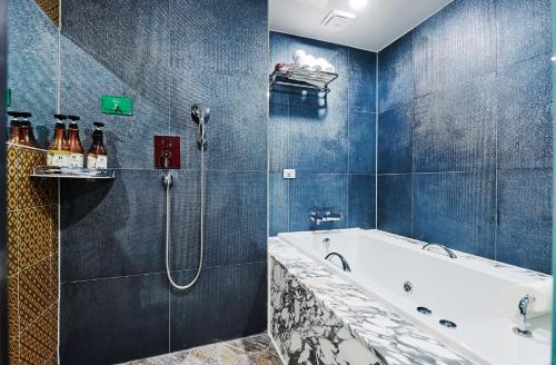 Ein Badezimmer in der Unterkunft Hotel The Class