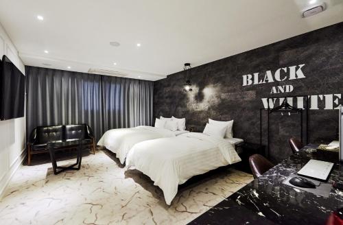 Ein Bett oder Betten in einem Zimmer der Unterkunft Hotel The Class