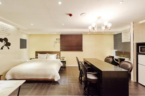 Ein Bett oder Betten in einem Zimmer der Unterkunft Hotel The Class