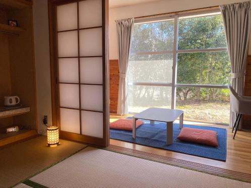 Ōdoにある山茶小屋 Yamachagoyaの窓のある部屋