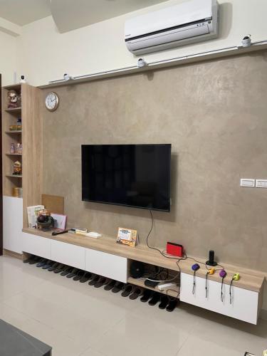 安平-荷風小築包棟にあるテレビまたはエンターテインメントセンター