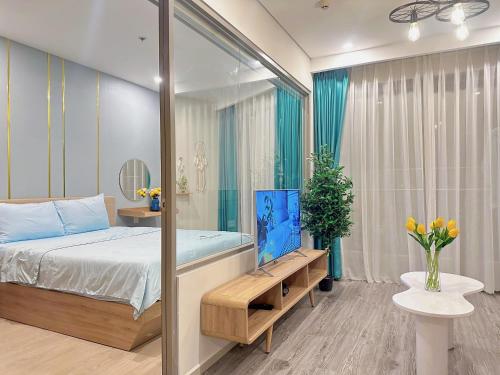 a bedroom with a bed and a glass wall at Erica's House - Oceanview The Sóng Apartment Vũng Tàu Nghỉ Dưỡng Biển Cao Cấp 5 Sao - The Song Vung Tau Condotel 5 Star Beach View Apartment in Vung Tau