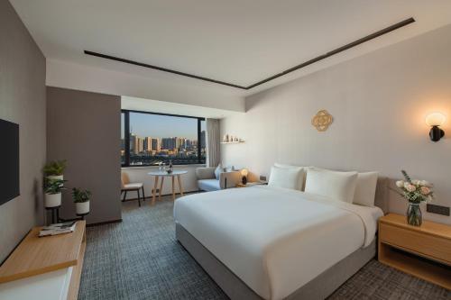 Postel nebo postele na pokoji v ubytování Guangzhou Hotel